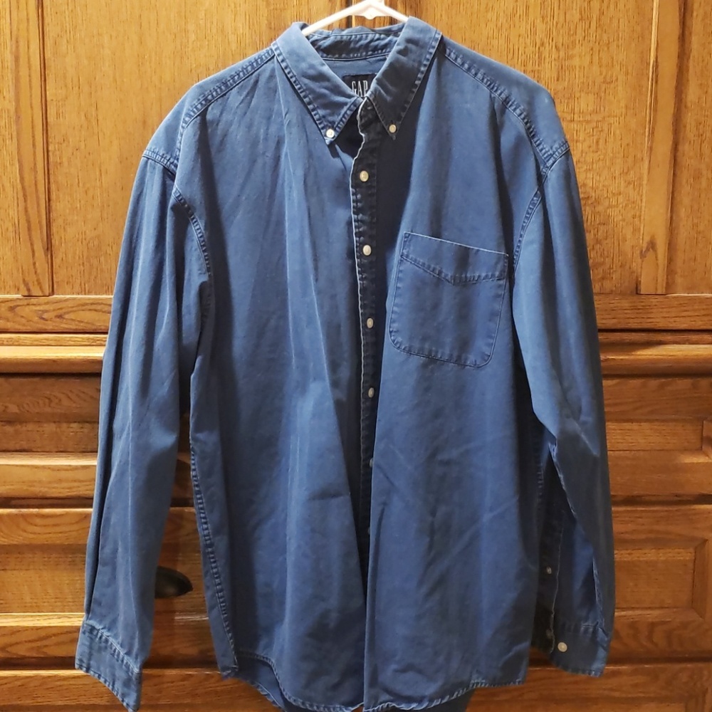 Gap shirt